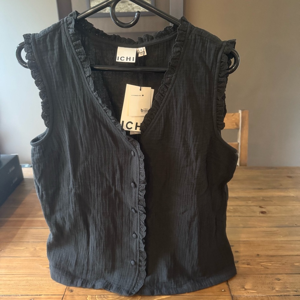 Women's Black Sleeveless Top